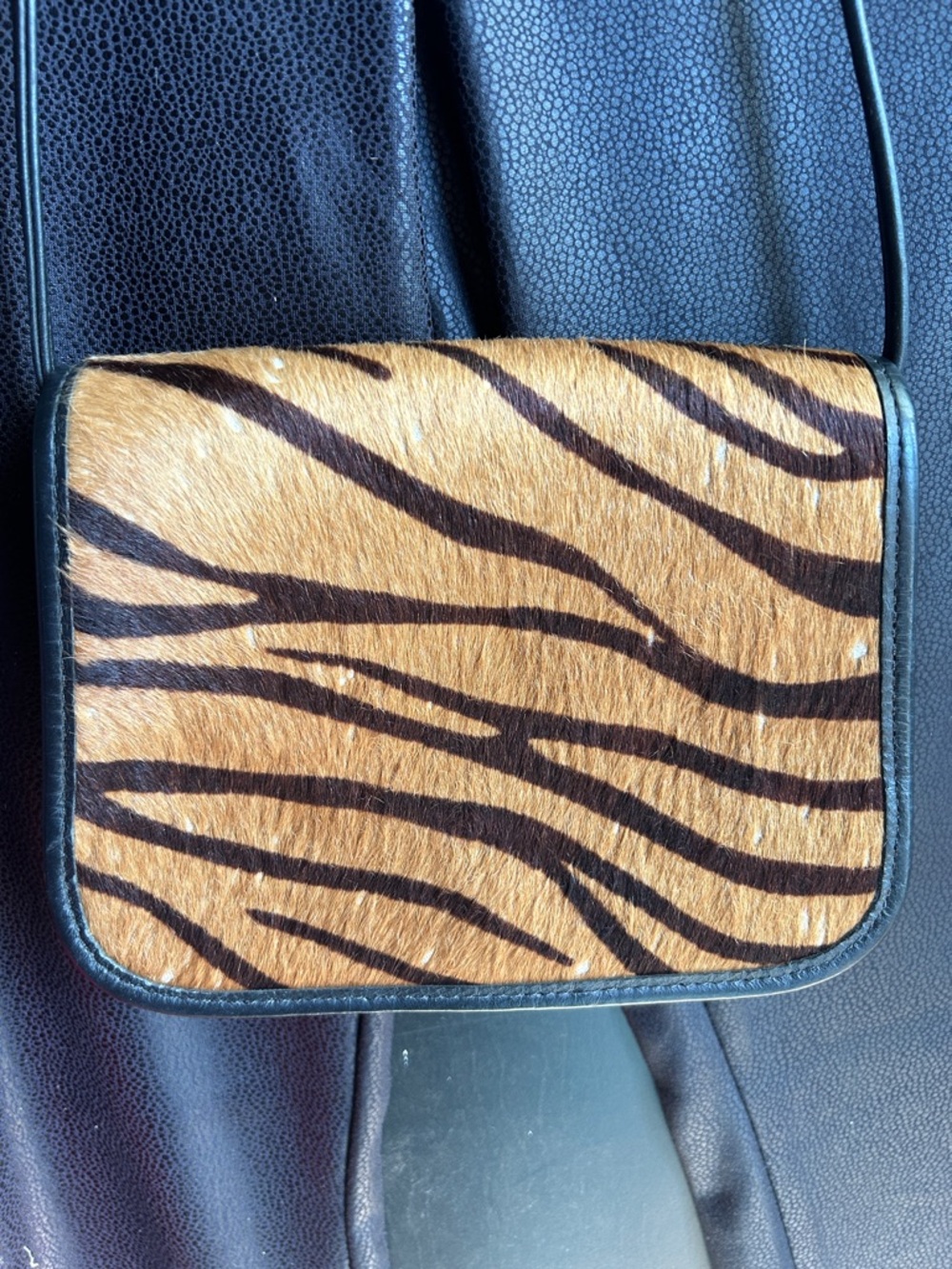 Zippi Black Leather Crossbody Wallet